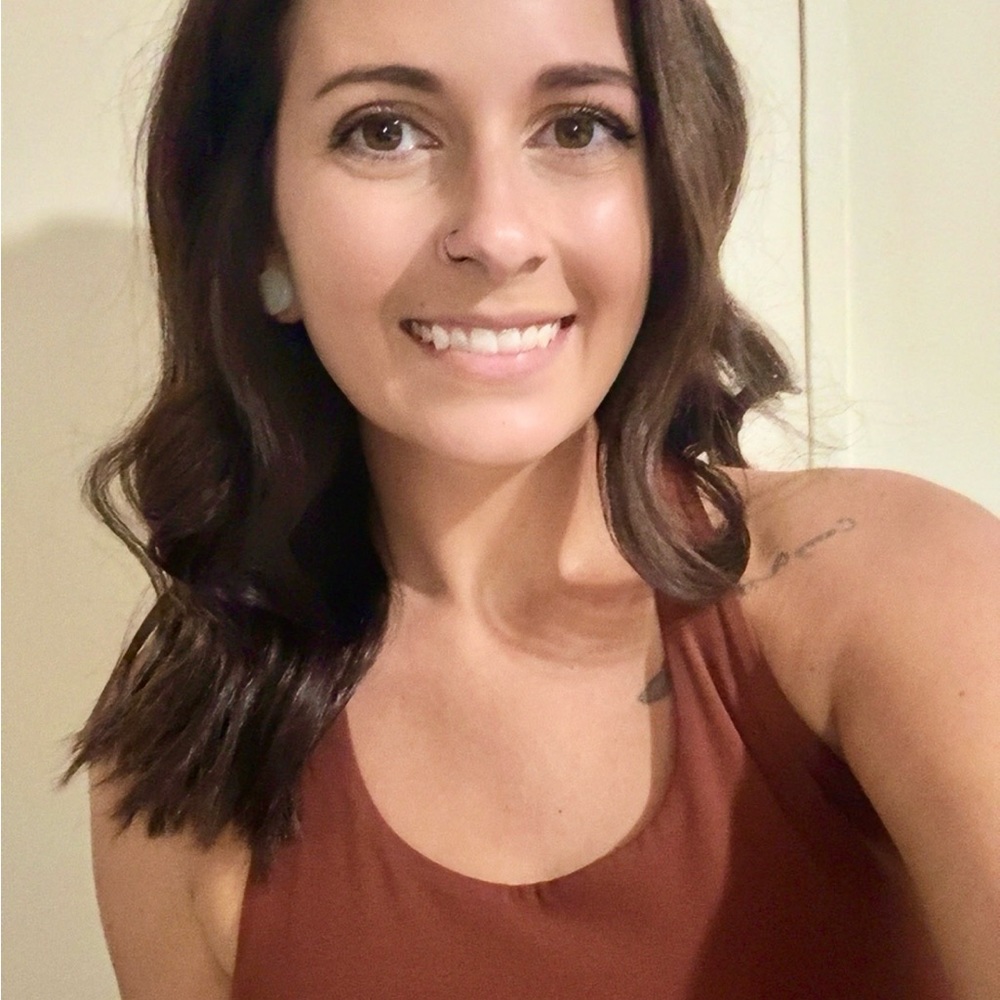 Meet your Posher, Caitlin